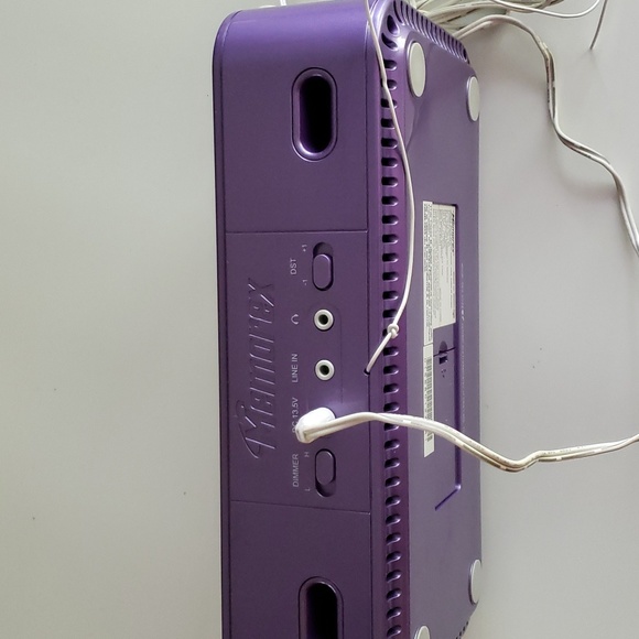 Memorex iWake Dual Alarm AM FM Radio and iPod Dock - Picture 3 of 4